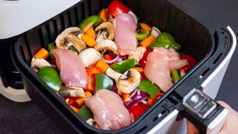 Dieser einfache Trick verwandelt Hähnchen und Gemüse im Air Fryer in ein