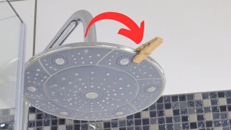 Eine einfache Holzklammer in der Dusche sorgt für erstaunlich frisches Duscherlebnis…