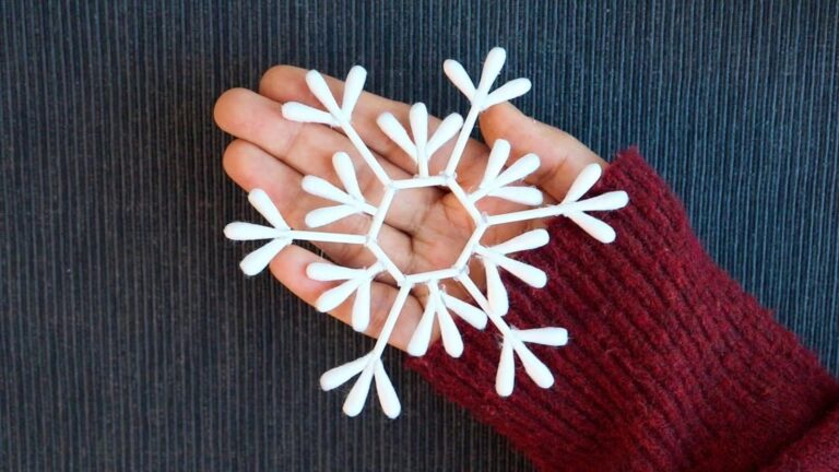Mit diesem einfachen Trick verwandelst du Ohrstöpsel in wunderschöne Schneeflocken für