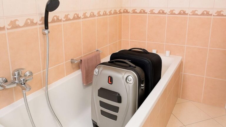 Eine ganz einfache Idee, warum du deinen Koffer in die Badewanne stellen solltest…