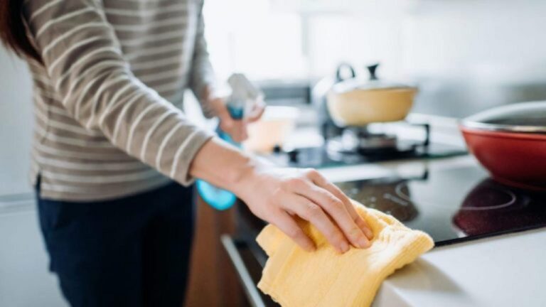 Make-up-Reste schnell entfernen und Küche zum Strahlen bringen