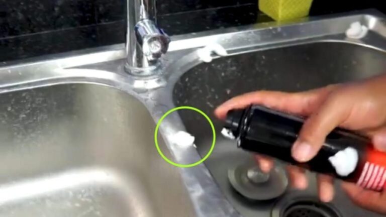 Rasiercreme im Waschbecken: Der Geheimtipp für Hausfrauen
